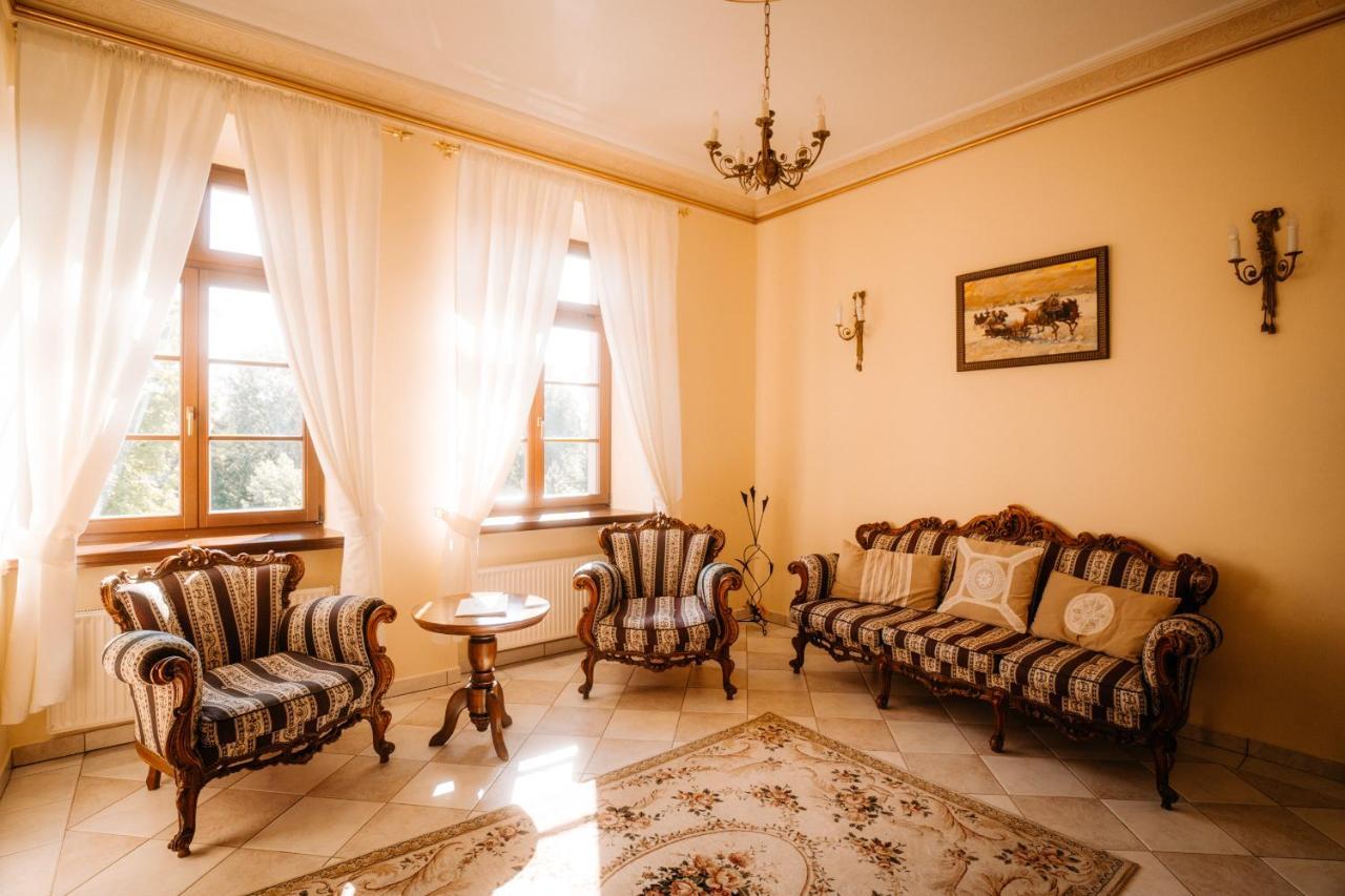 Palac Srodka Chrzypsko Wielkie Exterior photo
