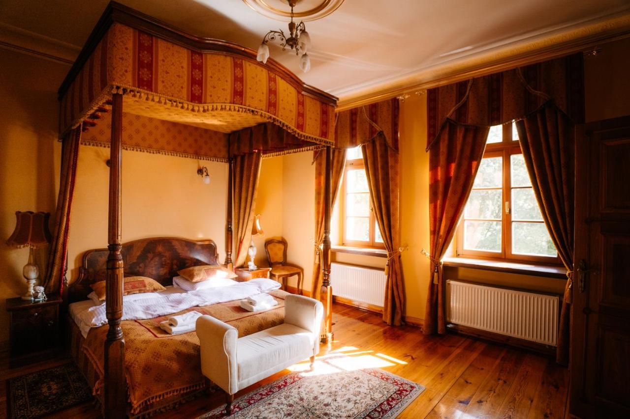 Palac Srodka Chrzypsko Wielkie Exterior photo